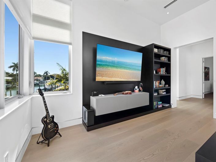 Image No.24-3 Bed Property for sale