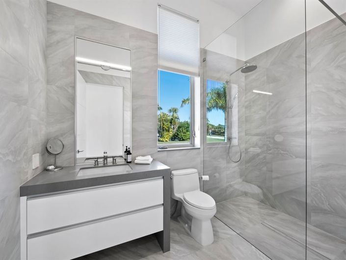 Image No.27-3 Bed Property for sale