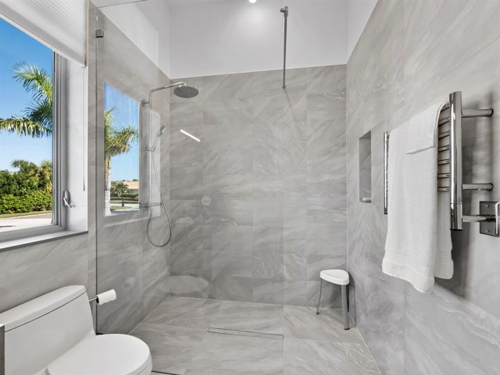 Image No.28-3 Bed Property for sale