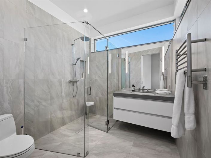 Image No.30-3 Bed Property for sale