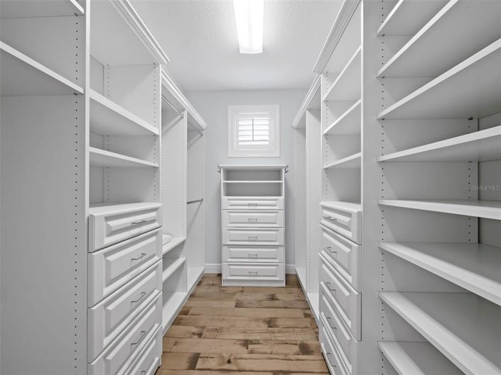 Image No.17-4 Bed Property for sale