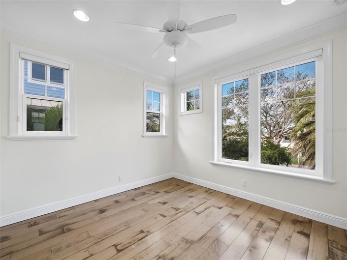 Image No.27-4 Bed Property for sale