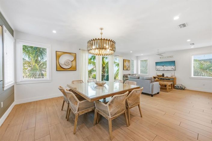 Image No.11-7 Bed Property for sale