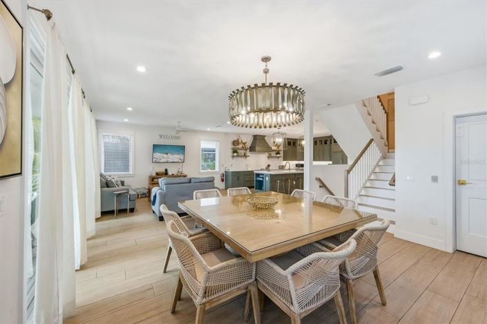 Image No.12-7 Bed Property for sale