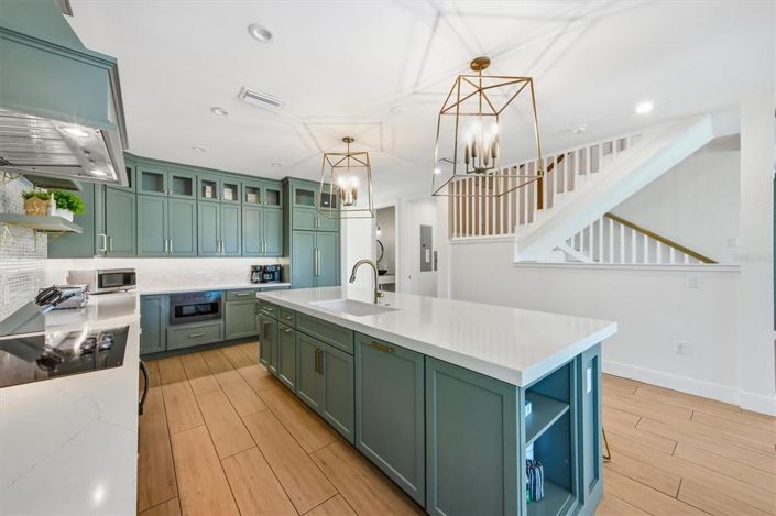 Image No.16-7 Bed Property for sale