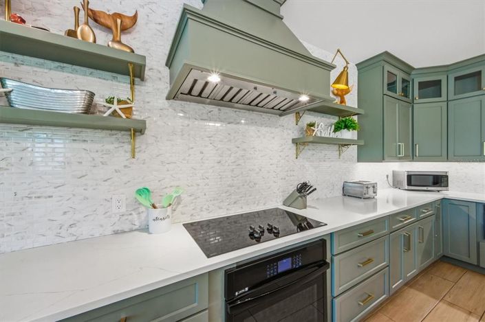 Image No.17-7 Bed Property for sale