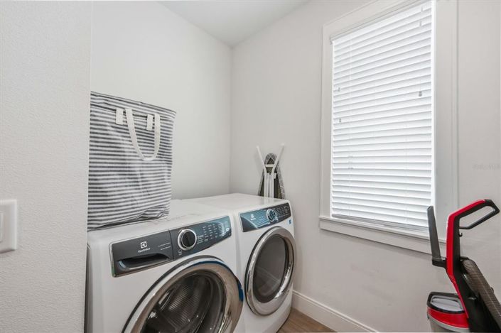 Image No.21-7 Bed Property for sale