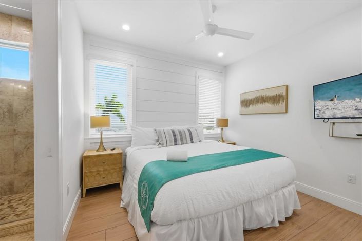 Image No.28-7 Bed Property for sale