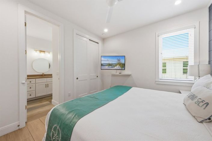 Image No.31-7 Bed Property for sale