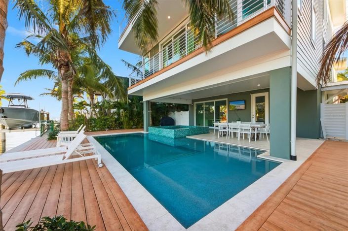 Image No.38-7 Bed Property for sale