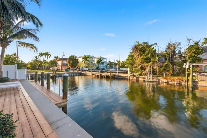 Image No.40-7 Bed Property for sale