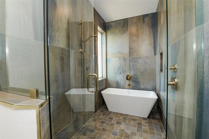 Image No.42-7 Bed Property for sale