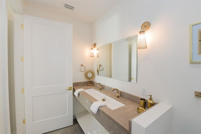 Image No.43-7 Bed Property for sale