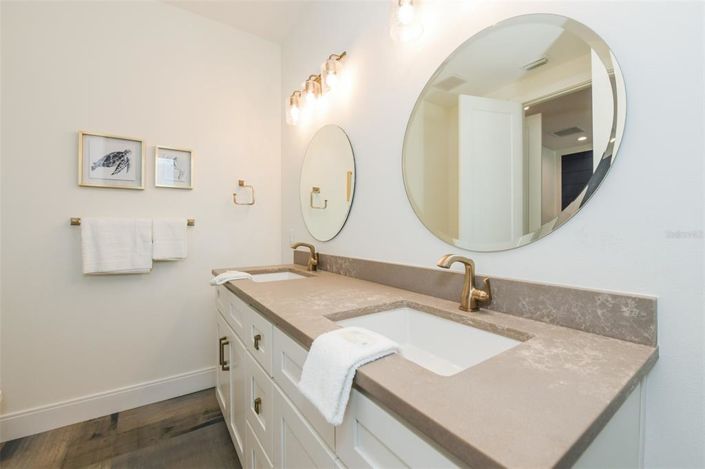 Image No.48-7 Bed Property for sale