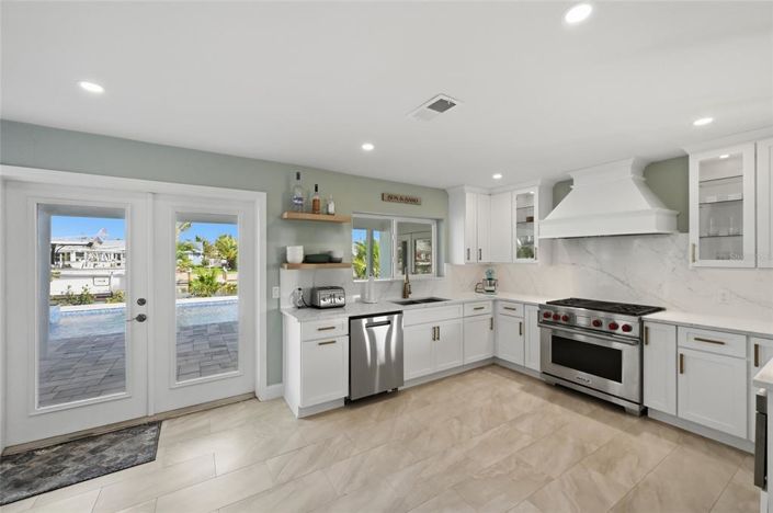 Image No.10-2 Bed Property for sale