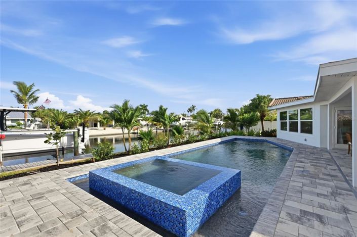 Image No.2-2 Bed Property for sale