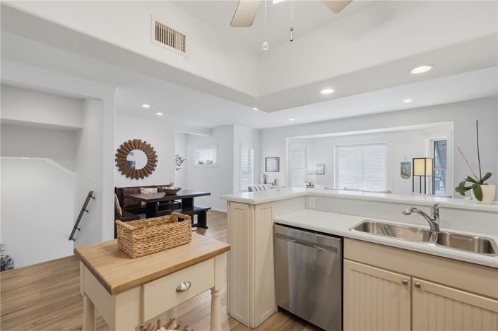 Image No.10-2 Bed Property for sale