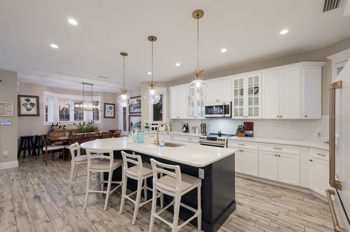 Image No.11-7 Bed Property for sale