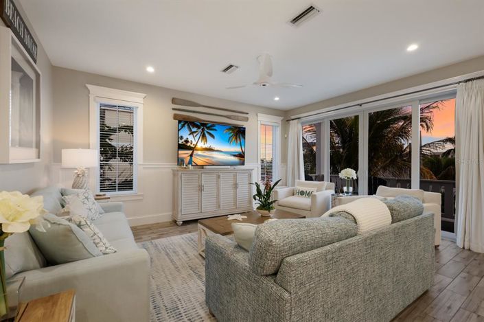 Image No.17-7 Bed Property for sale