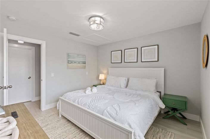 Image No.12-5 Bed Property for sale