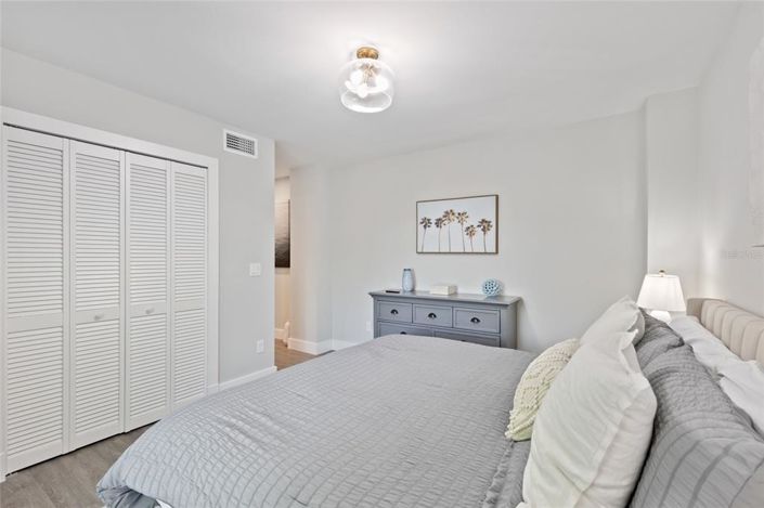 Image No.28-5 Bed Property for sale