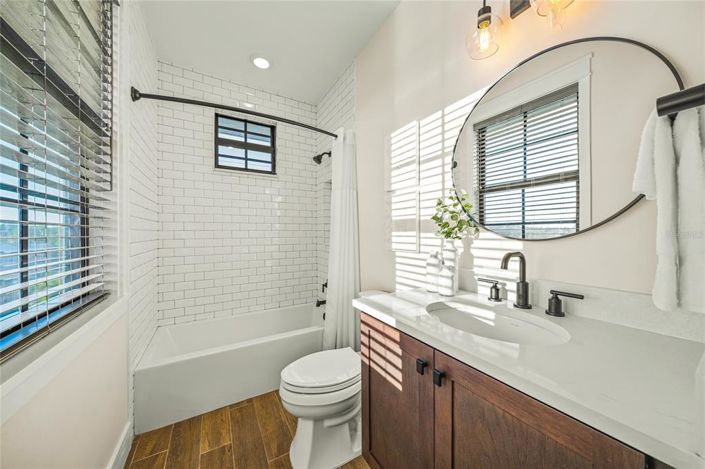 Image No.24-5 Bed Property for sale