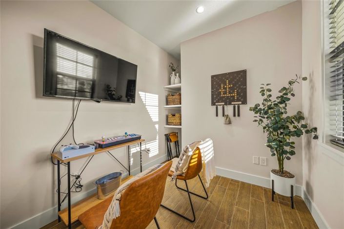 Image No.28-5 Bed Property for sale