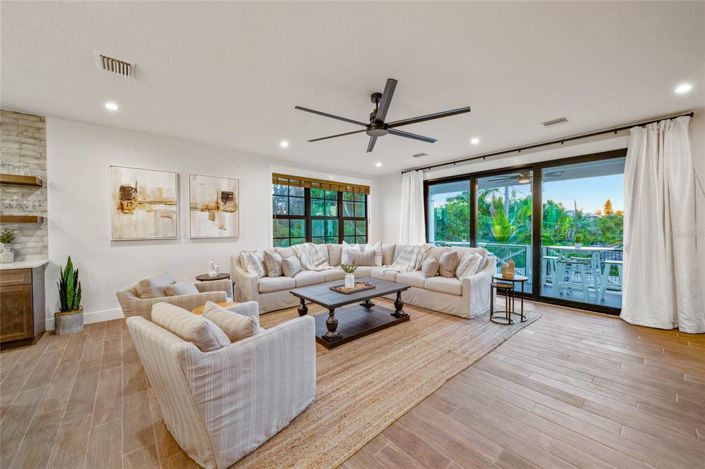 Image No.36-5 Bed Property for sale