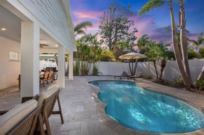 Image No.10-2 Bed Property for sale