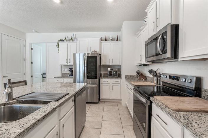 Image No.10-3 Bed Property for sale