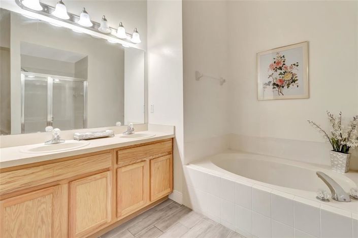 Image No.28-4 Bed Property for sale