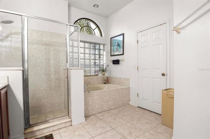 Image No.10-4 Bed Property for sale