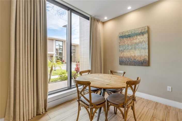 Image No.10-4 Bed Townhouse for sale