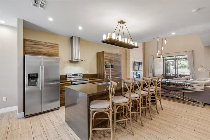 Image No.13-4 Bed Townhouse for sale