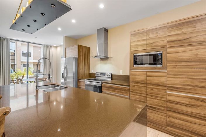 Image No.17-4 Bed Townhouse for sale