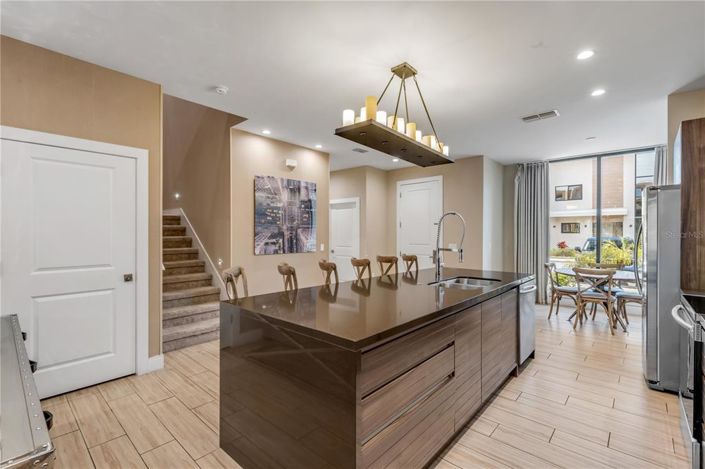 Image No.18-4 Bed Townhouse for sale