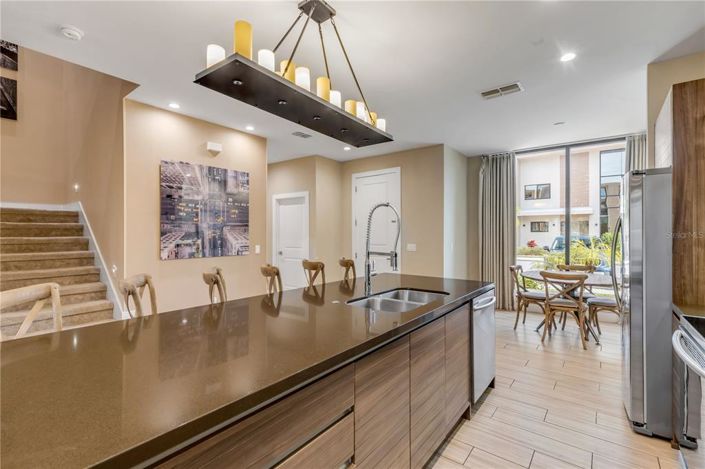 Image No.19-4 Bed Townhouse for sale