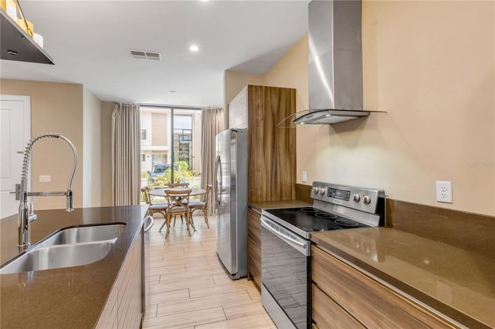 Image No.20-4 Bed Townhouse for sale