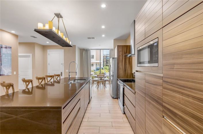 Image No.21-4 Bed Townhouse for sale