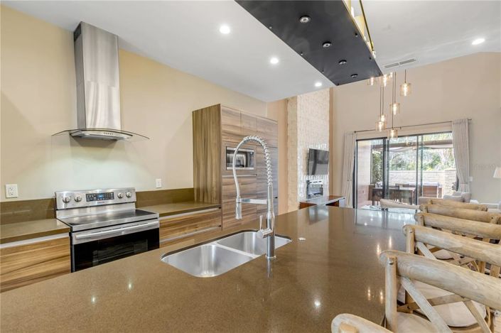 Image No.23-4 Bed Townhouse for sale