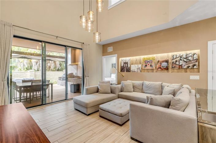 Image No.24-4 Bed Townhouse for sale