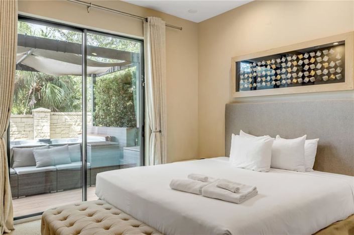 Image No.33-4 Bed Townhouse for sale