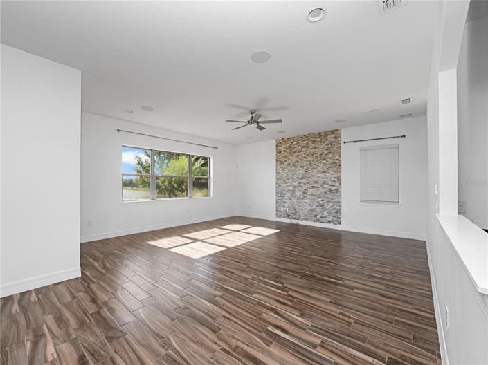 Image No.17-5 Bed Property for sale