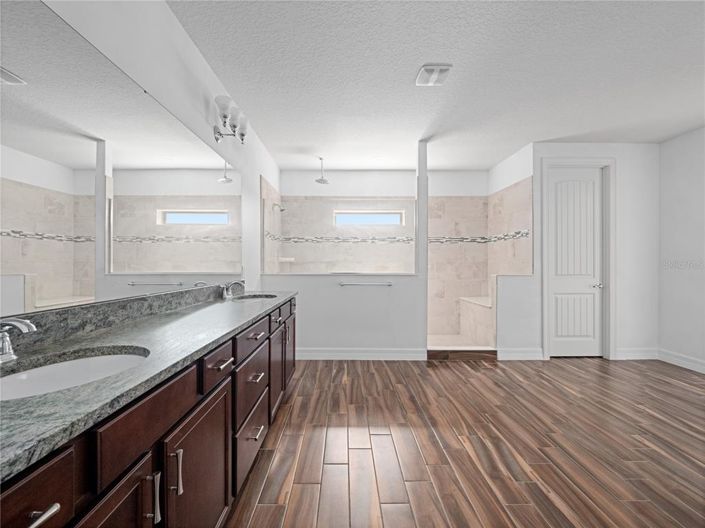 Image No.27-5 Bed Property for sale