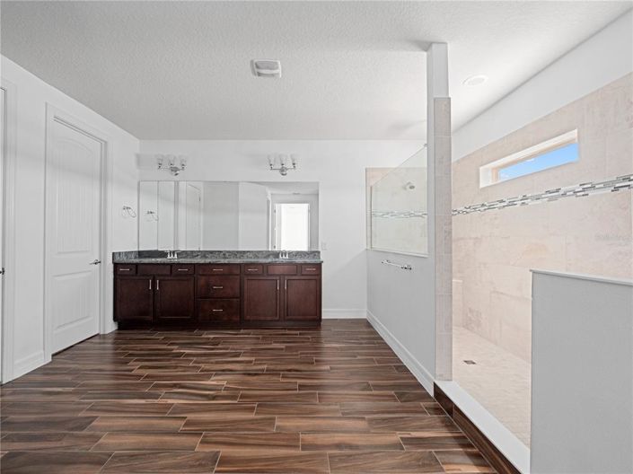 Image No.28-5 Bed Property for sale