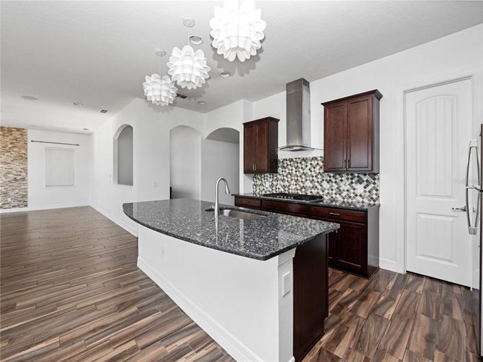 Image No.7-5 Bed Property for sale