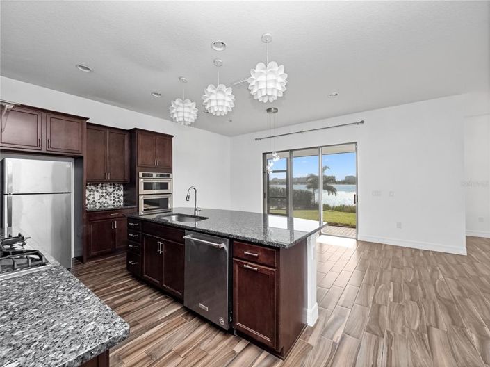 Image No.8-5 Bed Property for sale