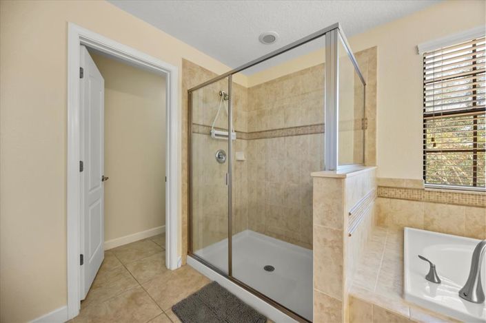 Image No.25-5 Bed Property for sale