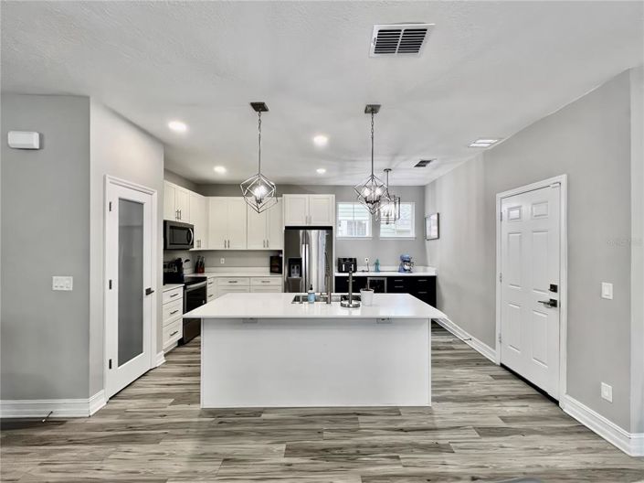 Image No.9-5 Bed Property for sale