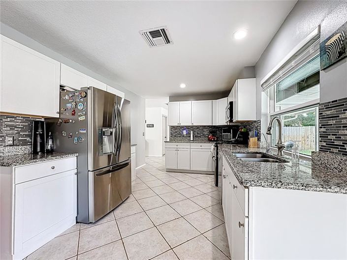 Image No.8-3 Bed Property for sale